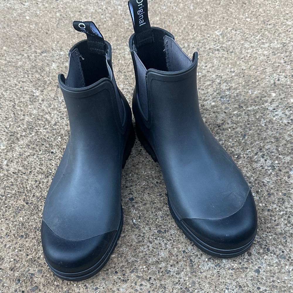Black Heeled Boots